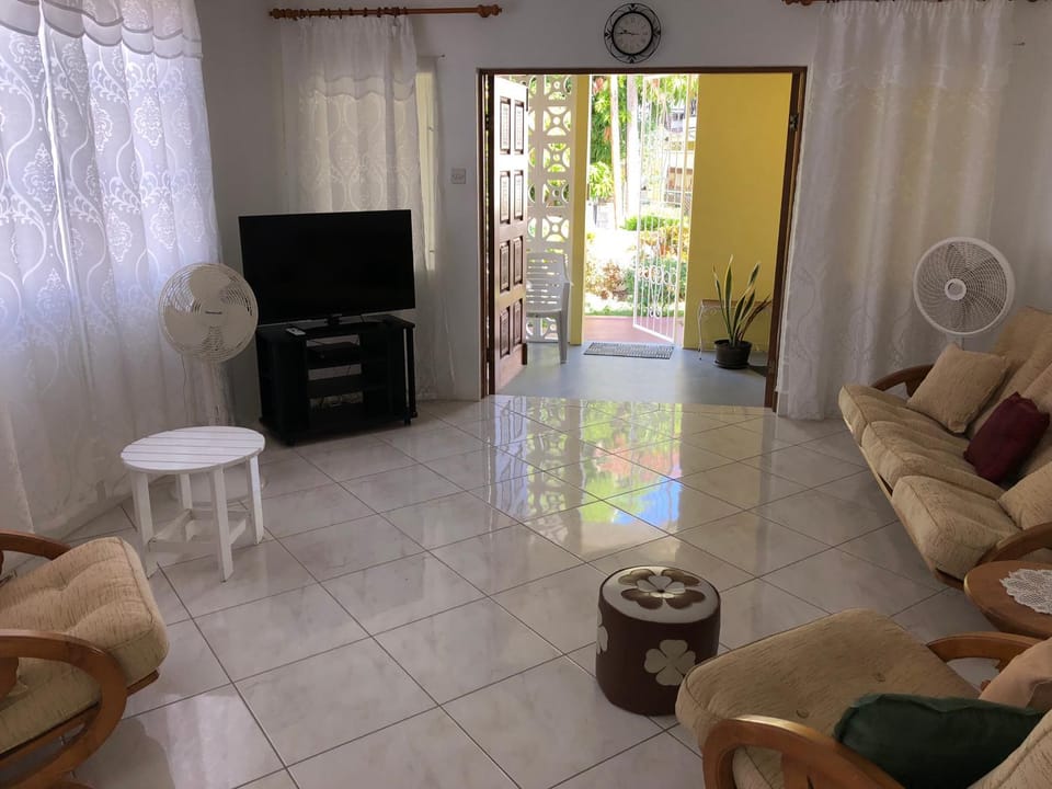 Claraville Apartment Unit 1 Apartment in Saint James