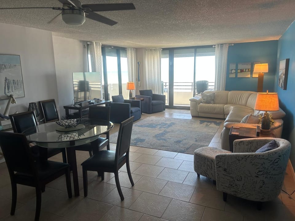 Living room, Dining area, fireplace
