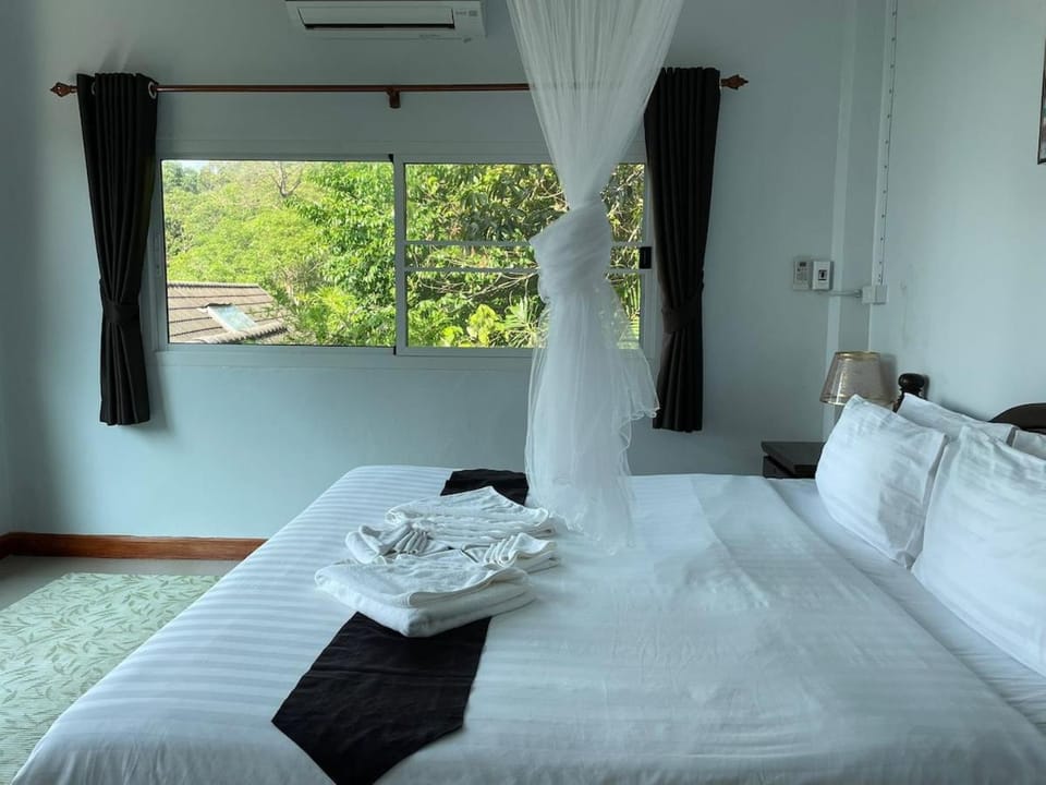 Lovely 2-Bedroom House with Patong Sea View Villa in Patong