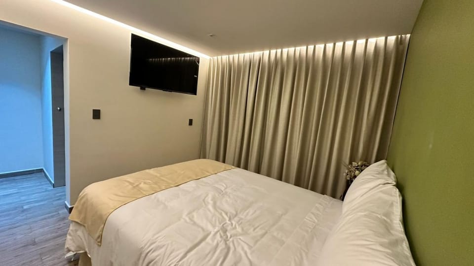 Photo of the whole room, Bedroom