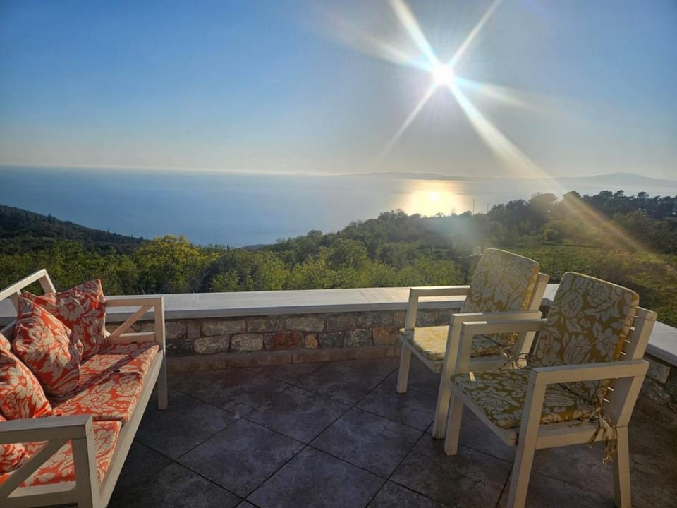 Luxury Retreat in the Heart of Mani with a Sea View Apartment in Messenia