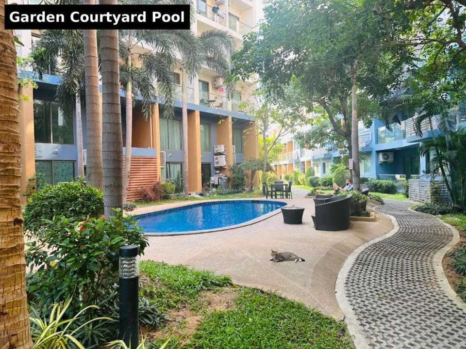 Property building, Patio, Day, Garden, Garden view, Pool view, Swimming pool, sunbed