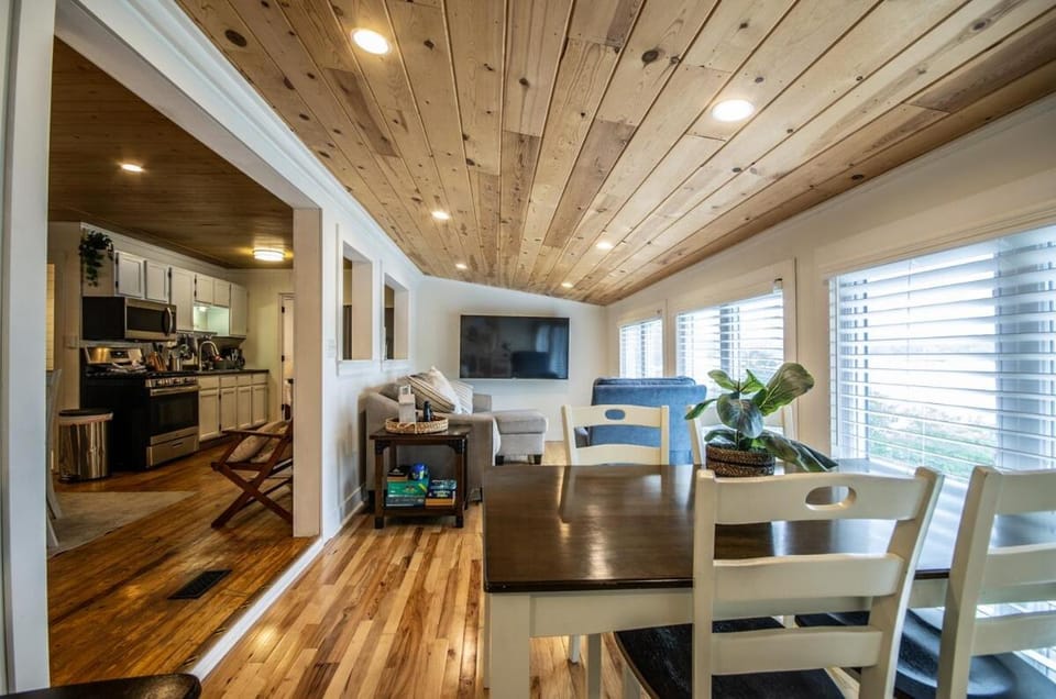 Lakefront Home - Walk to the Strip House in Lake of the Ozarks
