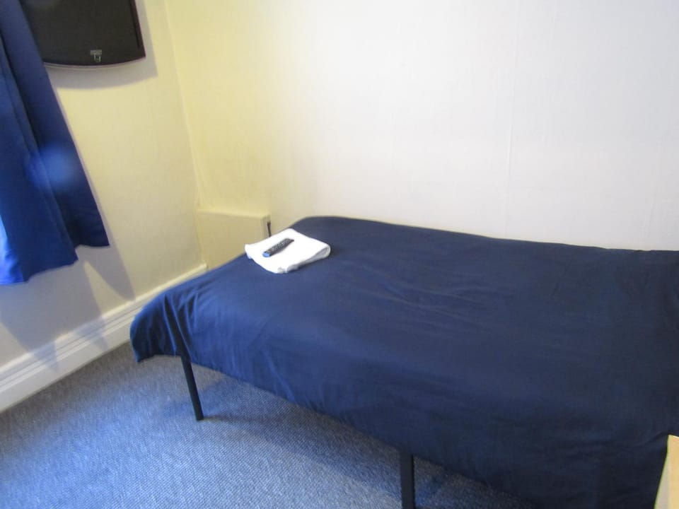Bed, TV and multimedia, Bedroom