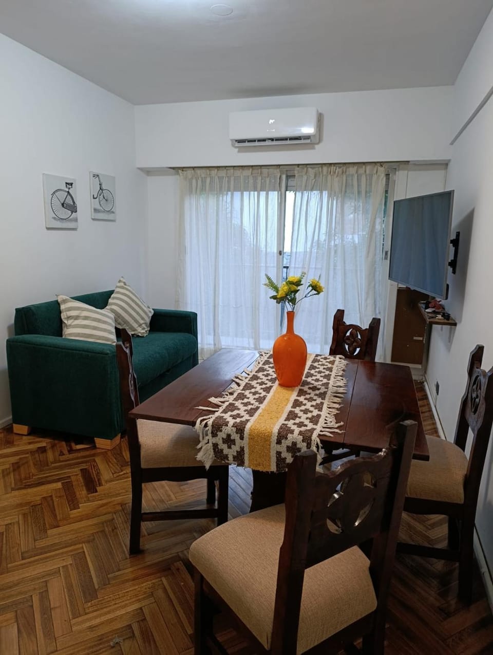 TV and multimedia, Living room, Dining area, air conditioner