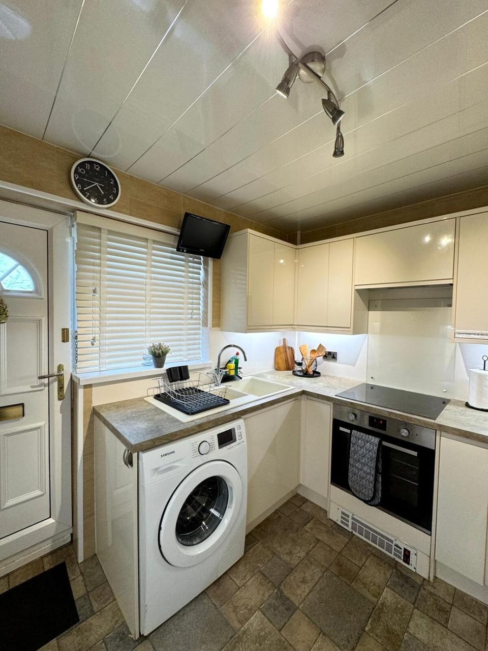 Cosy 2 Bed Apartment & Patio - Free Parking Apartment in Bradford