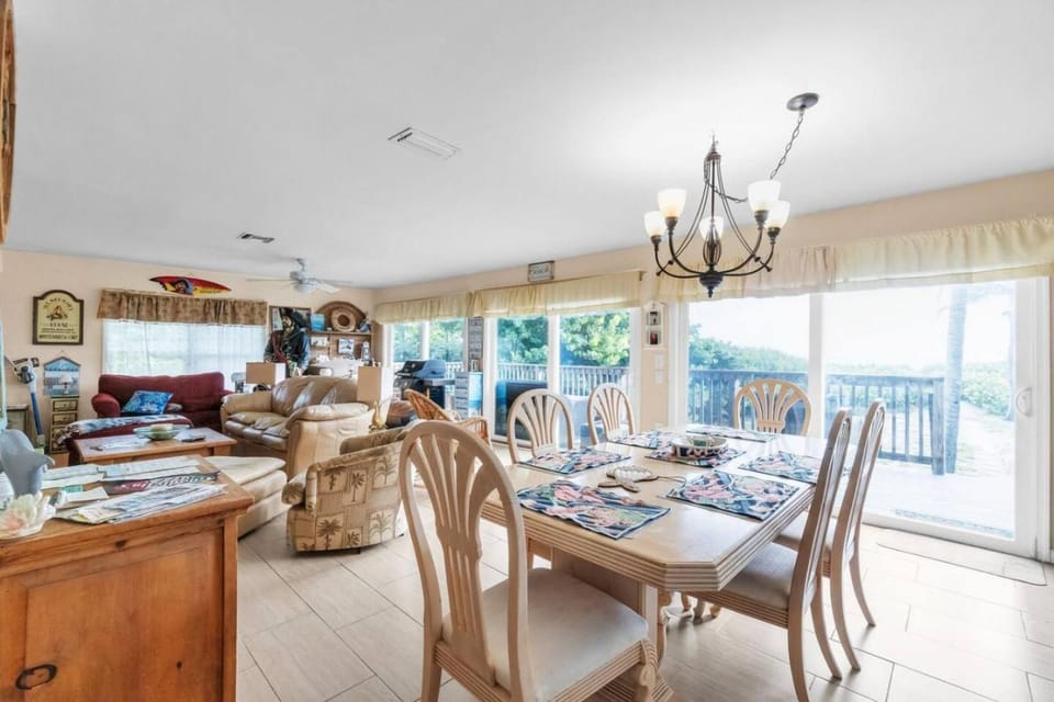 Vero Beach A1A Coastal Stay Near Sebastian Inlet and Beach Attractions House in Indian River