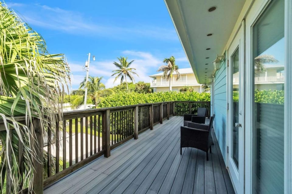 Vero Beach A1A Coastal Stay Near Sebastian Inlet and Beach Attractions House in Indian River