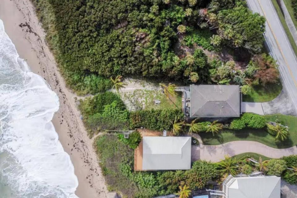 Vero Beach A1A Coastal Stay Near Sebastian Inlet and Beach Attractions House in Indian River