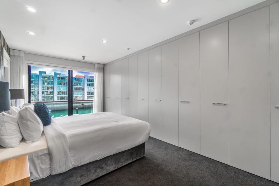 Gorgeous 2-Bed 2-Bath Harbour View Stunner Apartment in Auckland