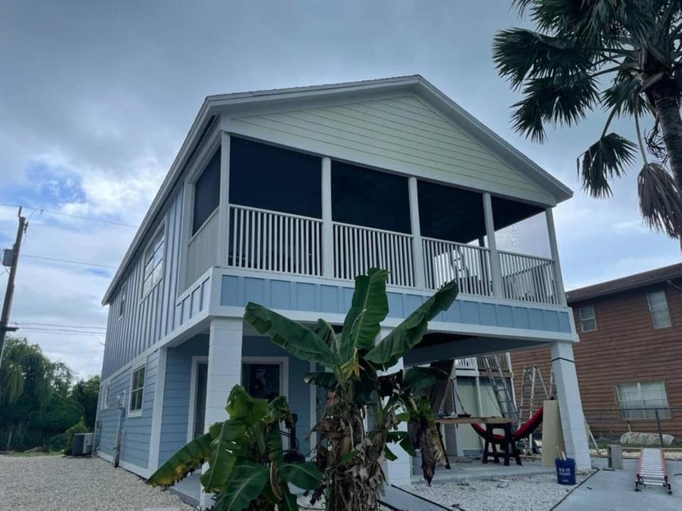 Tarpon Tide Apt -Beautiful waterfront 1st floor Apartment in Bokeelia