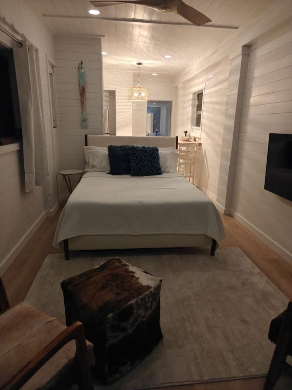 Tarpon Tide Apt -Beautiful waterfront 1st floor Apartment in Bokeelia