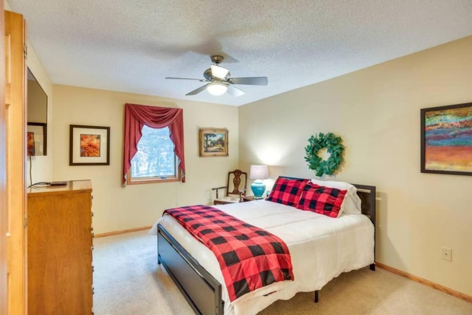 Howard Lake Family Retreat with Game Room Pool Table Sleeps 8 Pet Friendly Great WiFi Lake Country Escape House in Howard Lake