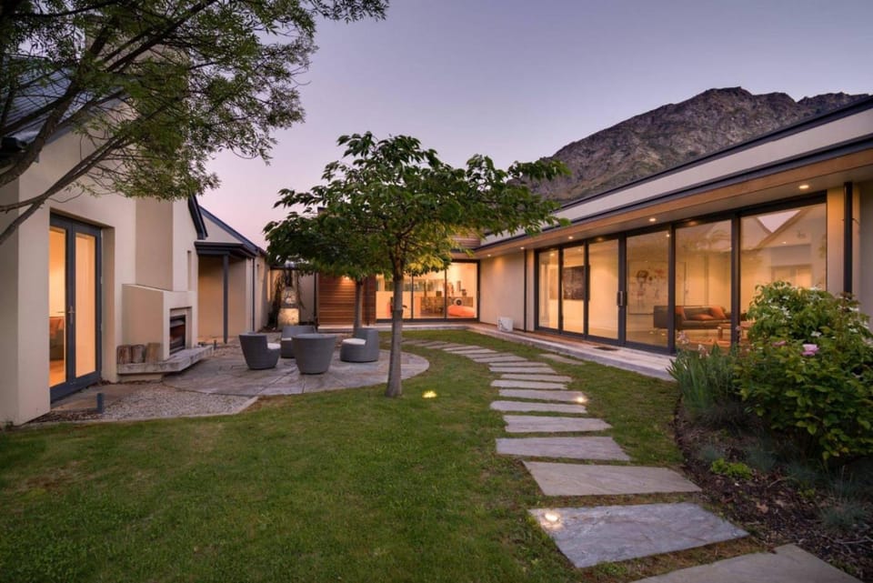 Property building, Facade/entrance, fireplace