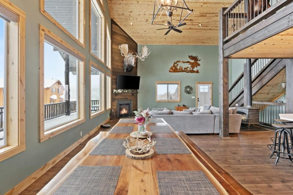 Alaskan Moose - Yellowstone, Hot Tub, Fire Pit House in Idaho