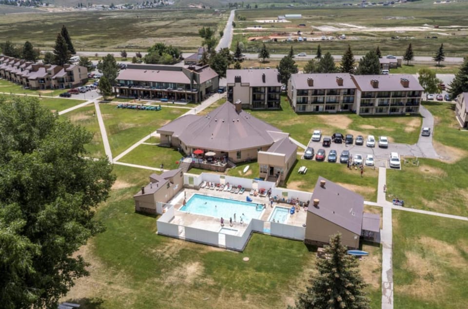 Serenity Now - Ideal Beach, Hot Tub, Games, BBQ, Amazing Views House in Garden City