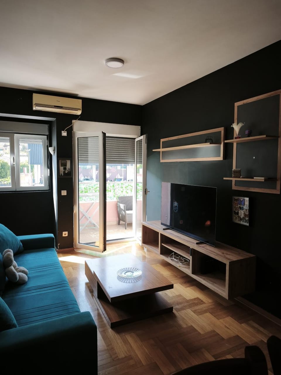Living room, air conditioner