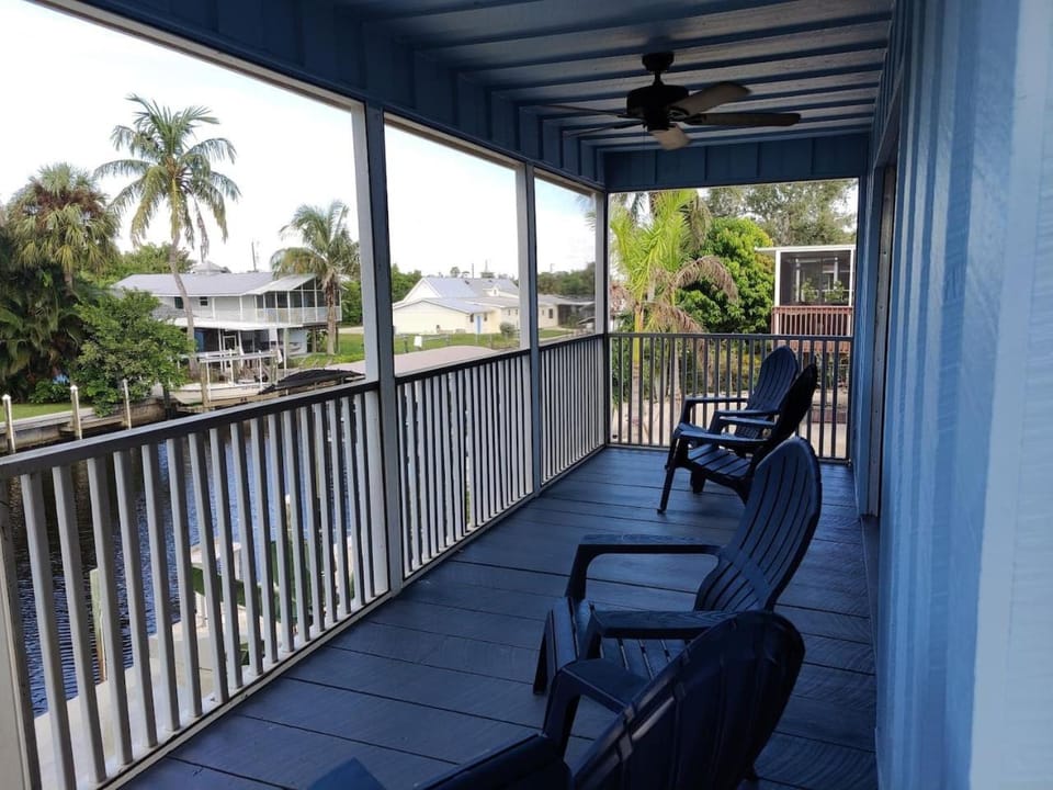 Tarpon Tide-Beautiful 2 Bdrm waterfront home House in Bokeelia