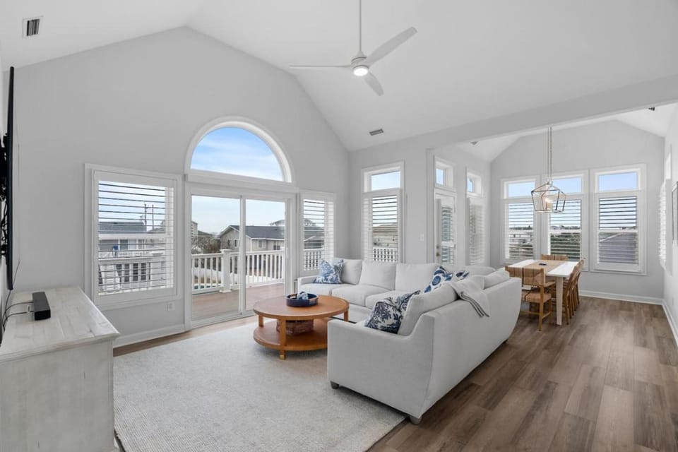 New Oceanview Heated Pool Steps to Beach House in Sandbridge