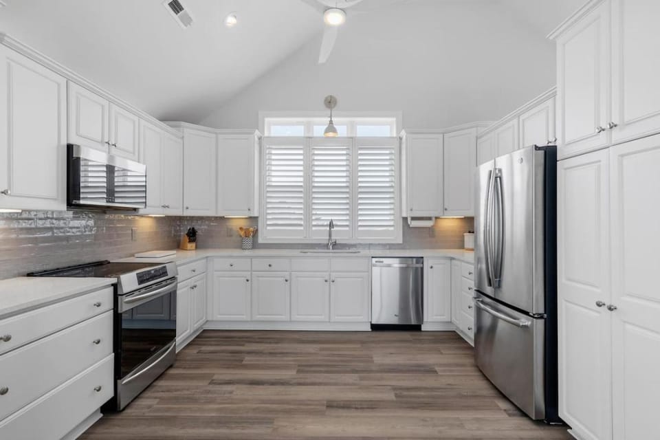 New Oceanview Heated Pool Steps to Beach House in Sandbridge