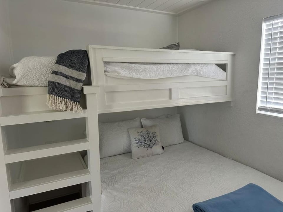 Bed, Bedroom, bunk bed