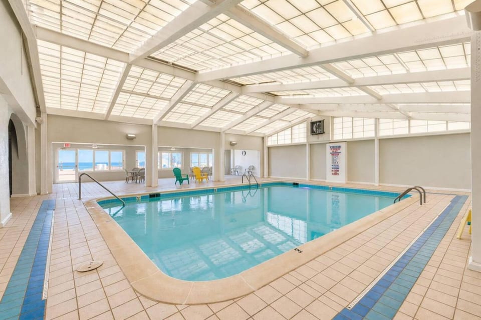 New Oceanfront Beach Condo Pool Gym Fishing Apartment in Dam Neck