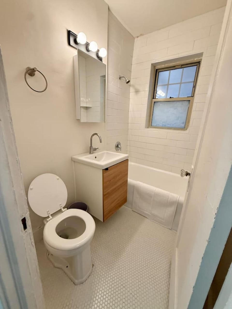 Large 2 Room Studio - Great Transportation Apartment in Chicago