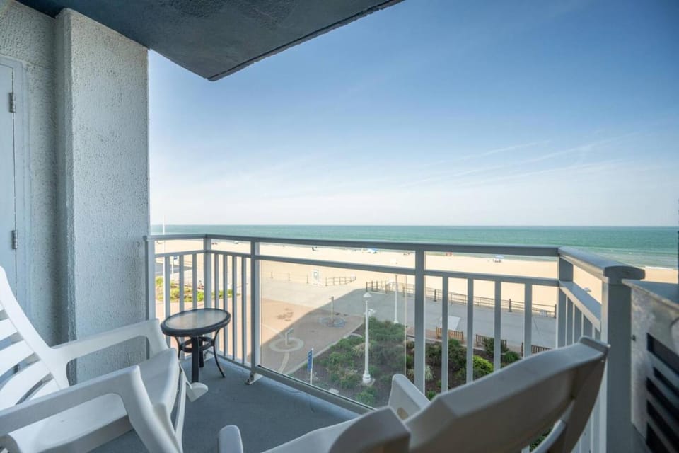 Beachfront Condo Pool Surfing Fishing House in Virginia Beach