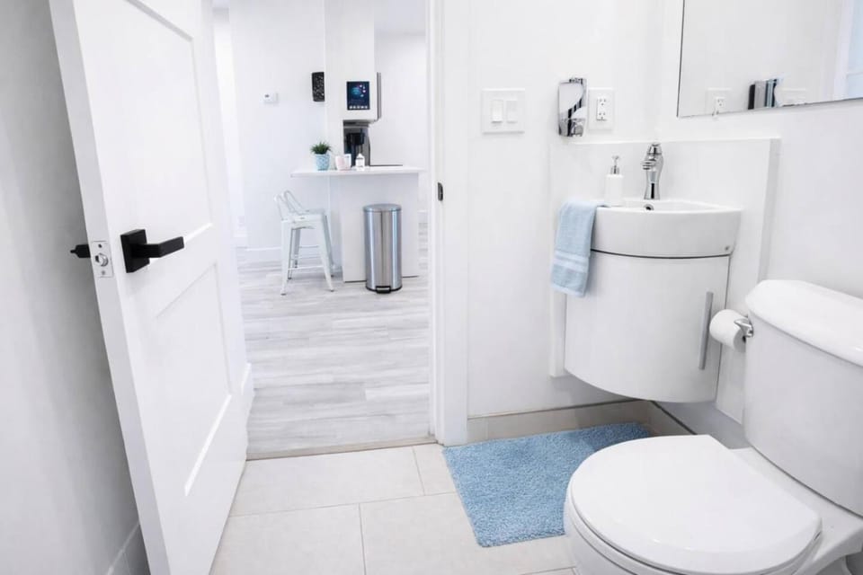 Beachline Breeze (On the Strip) Apartment in Florida
