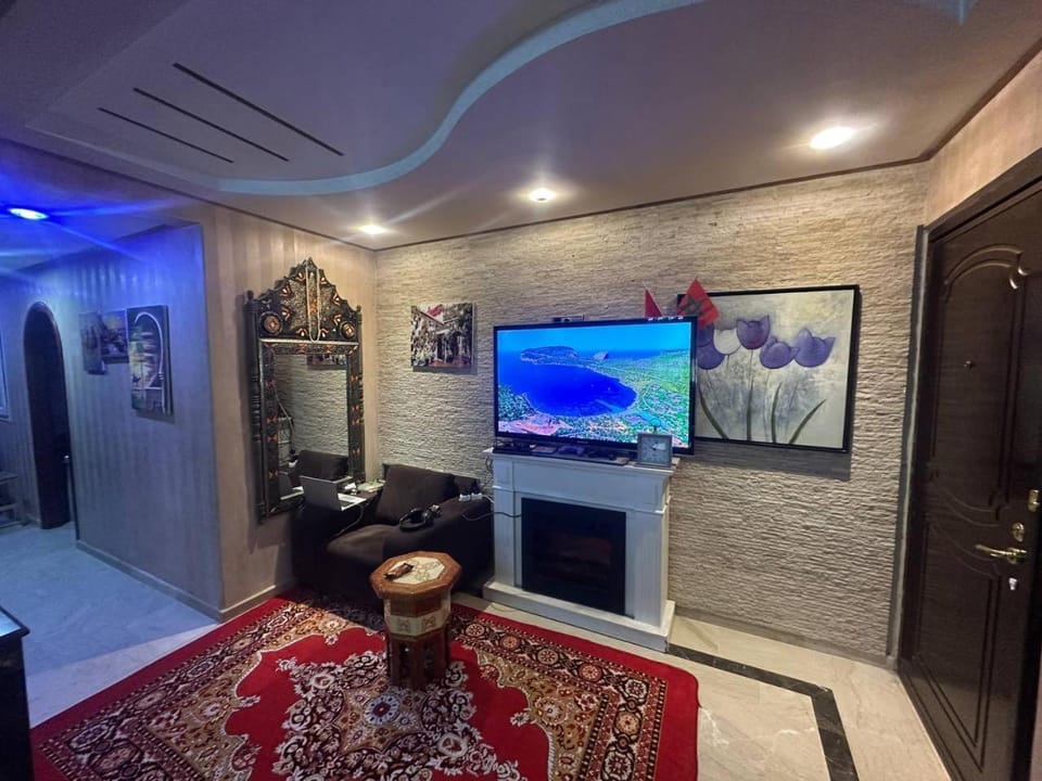 Communal lounge/ TV room, TV and multimedia, Living room, Seating area, Evening entertainment