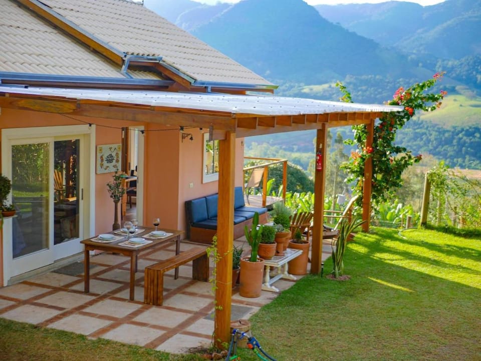 Refúgio romântico conforto e segurança garantidos Chalet in State of São Paulo