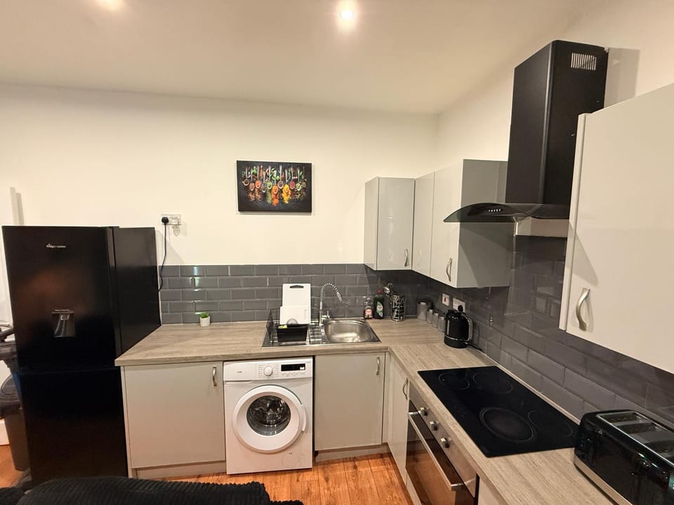 Kitchen or kitchenette, Dining area, oven, toaster, washing machine