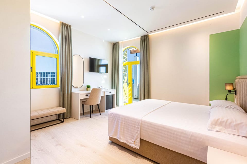 Santorini Luxury Room 7 - Private Balcony with Sea View, Parking and more Apartment in Vlorë County, Albania