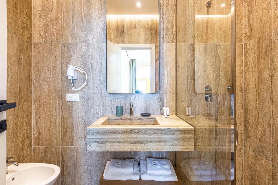 Santorini Luxury Room 7 - Private Balcony with Sea View, Parking and more Apartment in Vlorë County, Albania