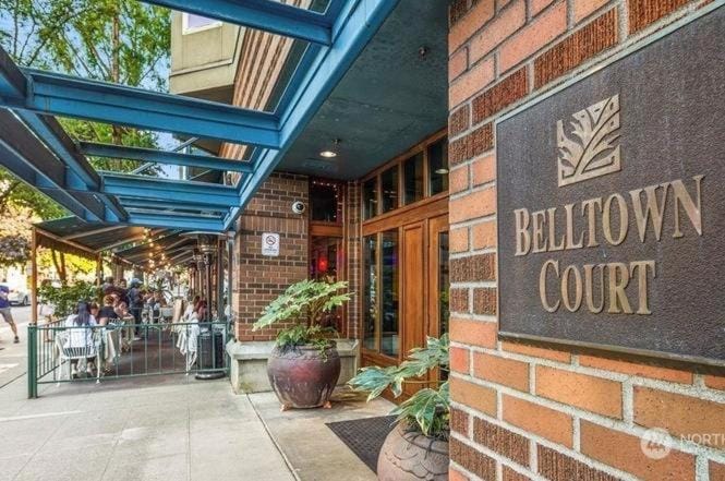 Seattle Getaway Space Needle View Apartment in Belltown
