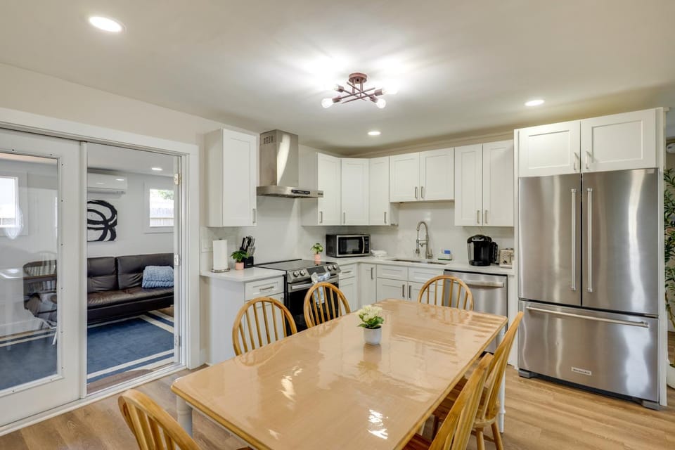 Mins to Beach & Mayo Clinic, Pet-Friendly 4BR Home House in Jacksonville Beach