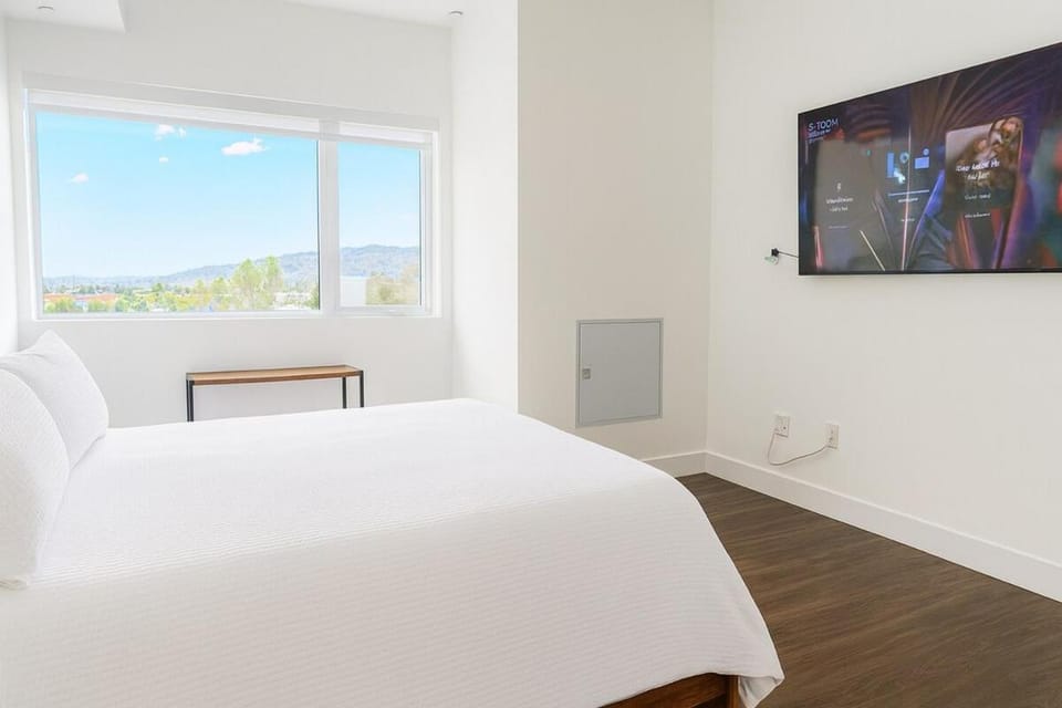 2 Bedroom 2 Bathroom Corner Hollywood Sign View Condo Apartment hotel in Hollywood