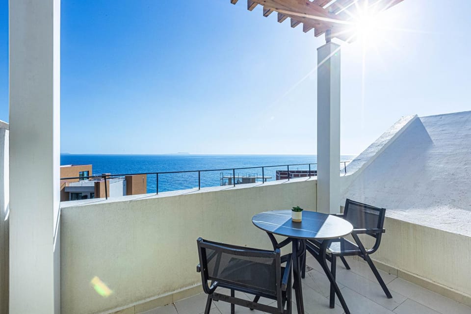 Day, Natural landscape, View (from property/room), Balcony/Terrace, Dining area, Sea view
