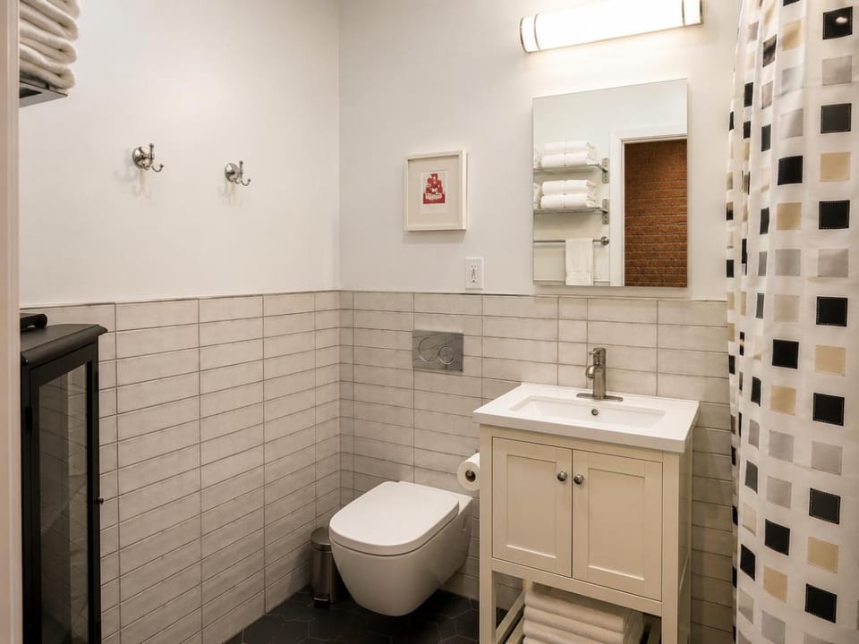Shower, Toilet, Bathroom, towels