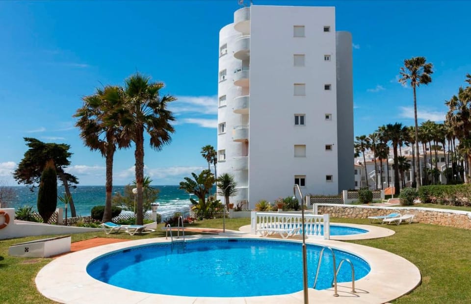 Algaida, Luxury Beachfront Apartment Apartment in Sitio de Calahonda