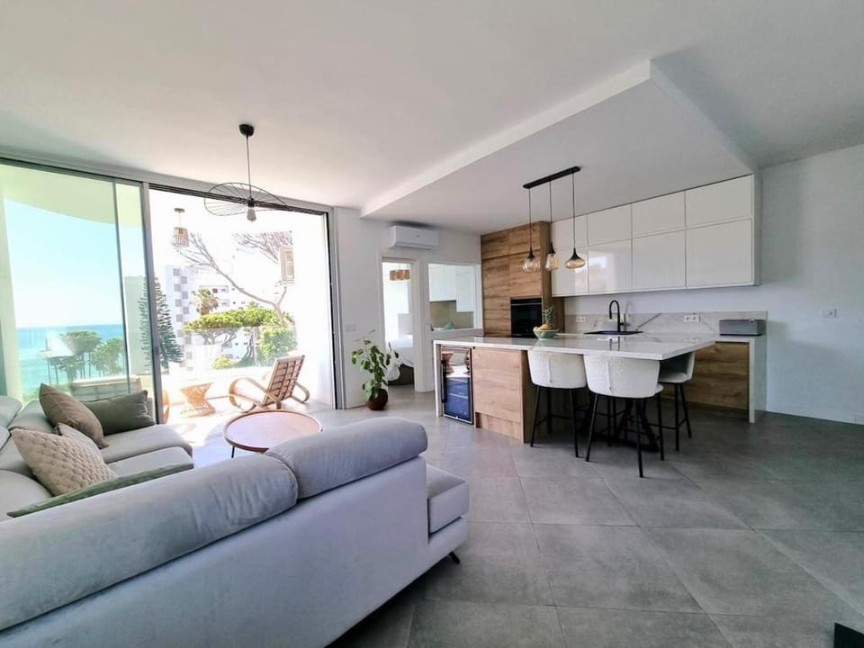Algaida, Luxury Beachfront Apartment Apartment in Sitio de Calahonda