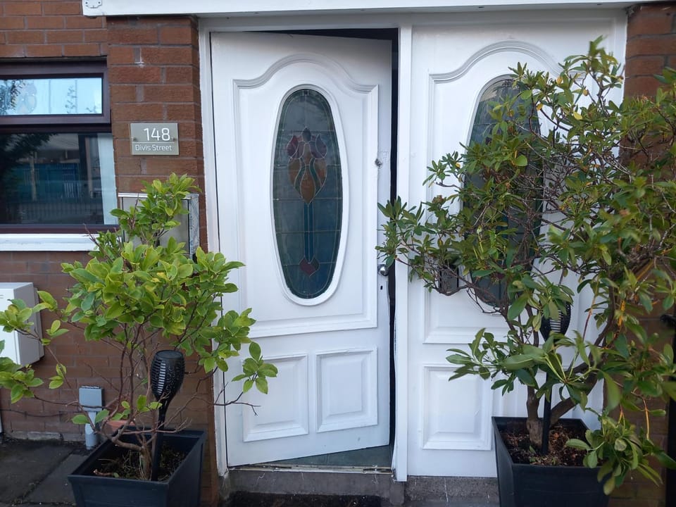 Divis street guest house Bed and Breakfast in Belfast