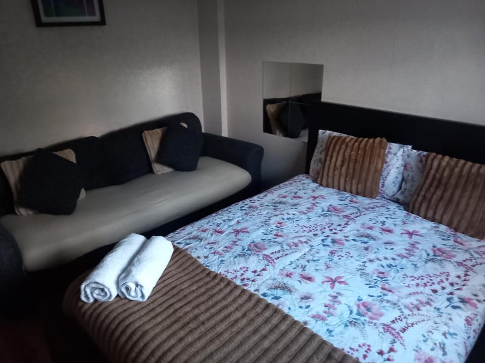 Divis street guest house Bed and Breakfast in Belfast