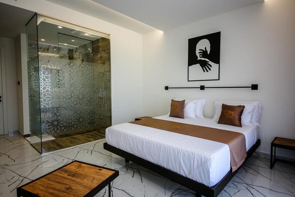 Shower, Bedroom