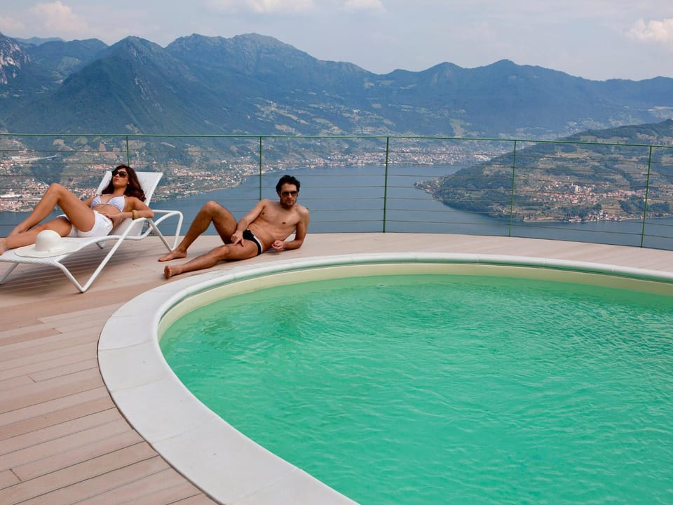 Lake view, Pool view, Swimming pool