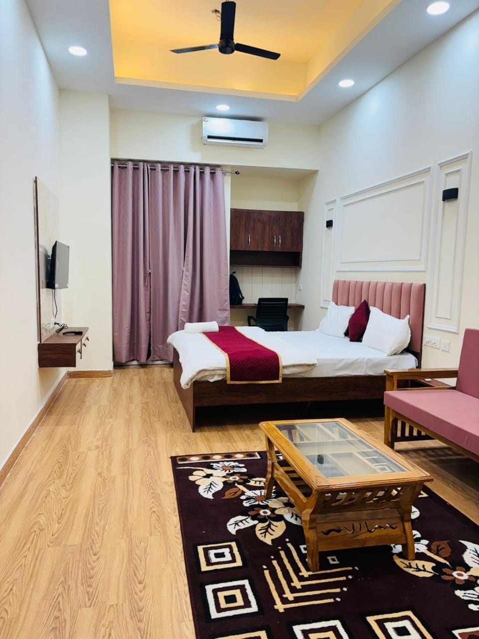 Priya stays Apartment in Noida
