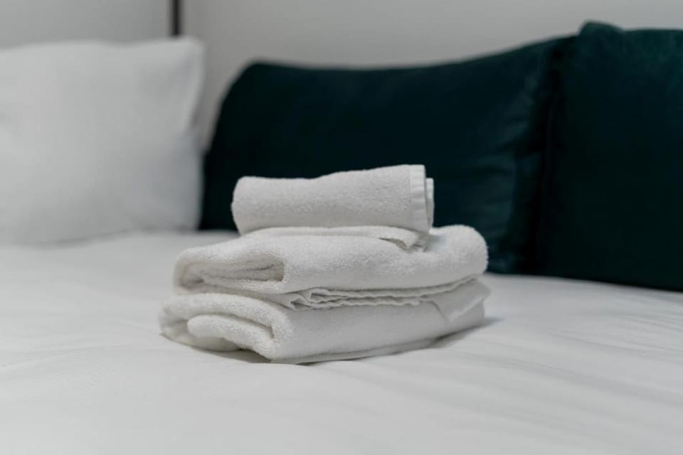 Bed, Photo of the whole room, Bedroom, towels