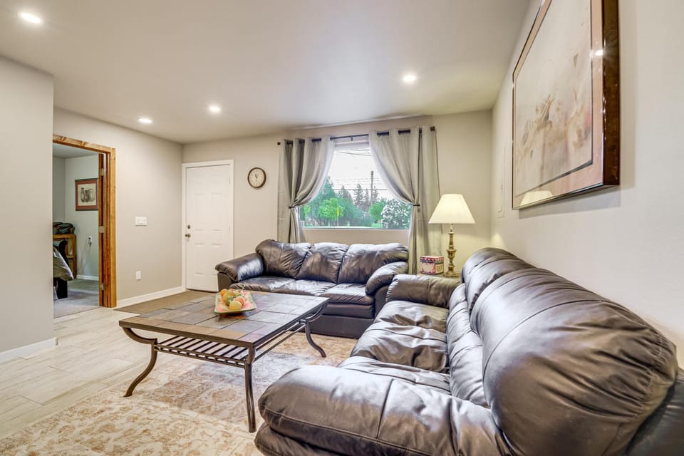 Gateway to Seattle Area! Apt Great for Commuters Apartment in North Creek