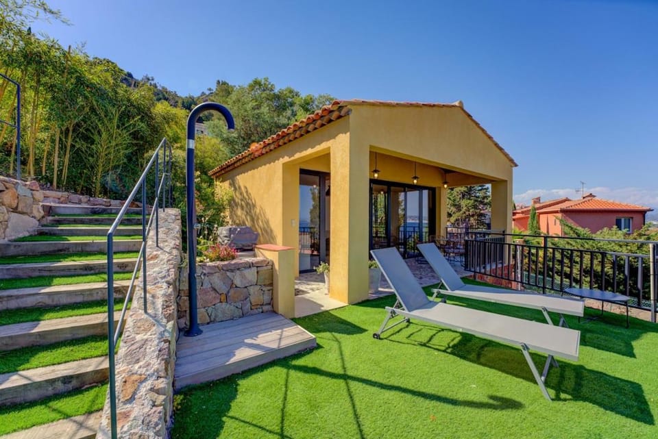Property building, Garden view, sunbed