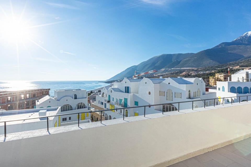 Santorini Luxury Room 10 - Private Terrace with Sea View, Parking and more Apartment in Vlorë County, Albania
